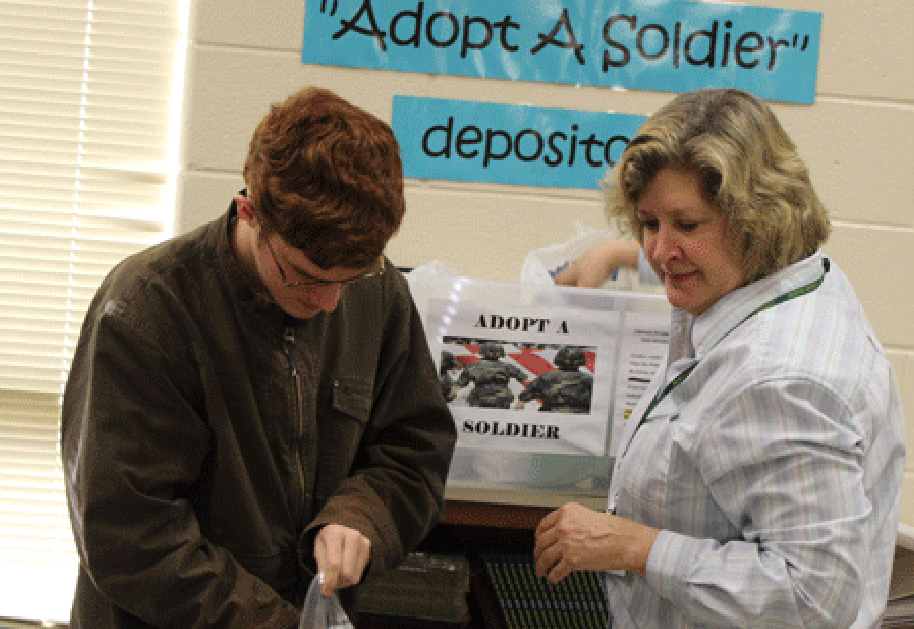 Students, Faculty Support Troops