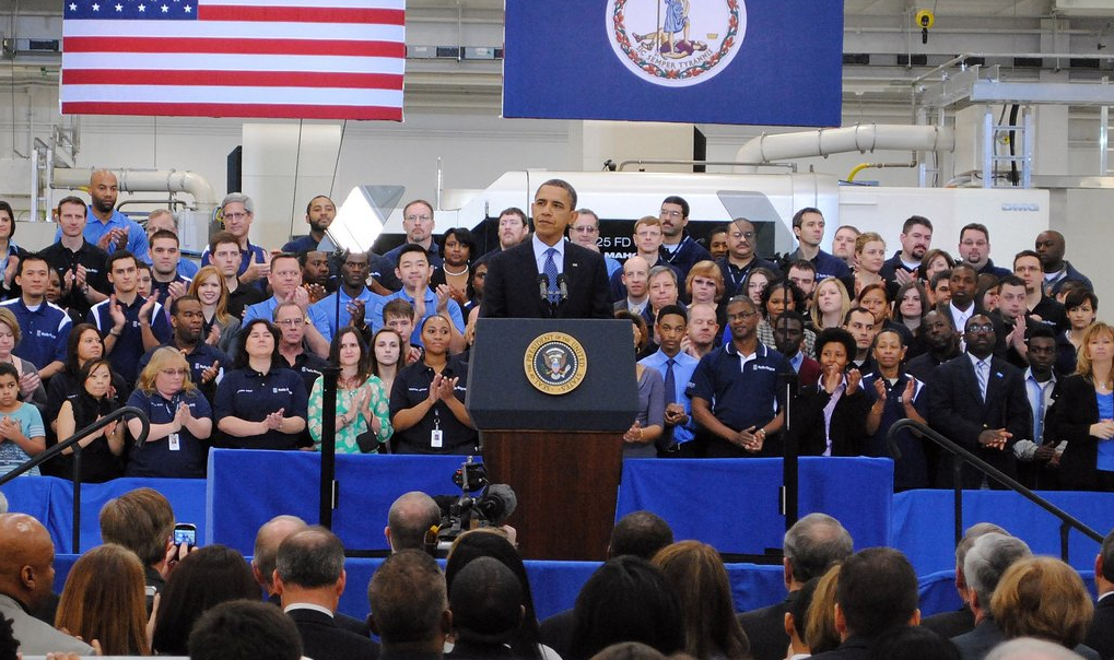 President Obama speaks at Rolls-Royce. Photo by Wayne Epps, Jr.