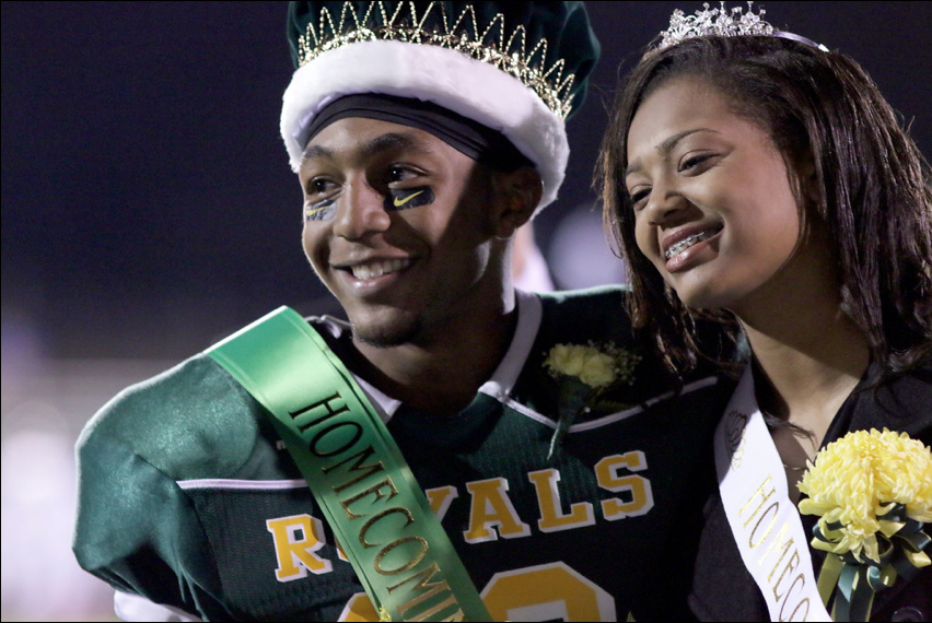 Seniors Richard Hanson and Ariel Stephenson pose for a photo after being crowned. Photo by Matteo Reed.