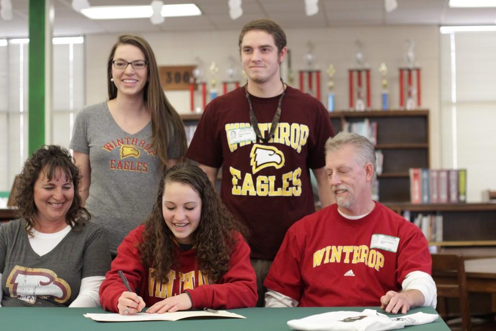 Senior Athletes Sign To Colleges