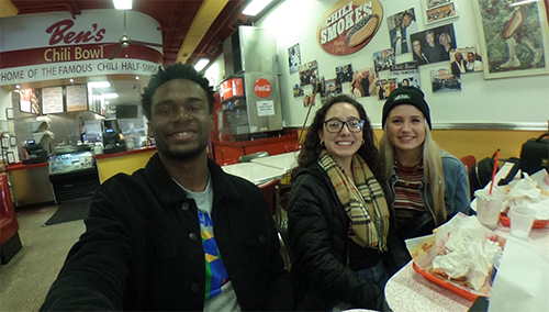 Journalism Students Visit Iconic DC Restaurant Chain